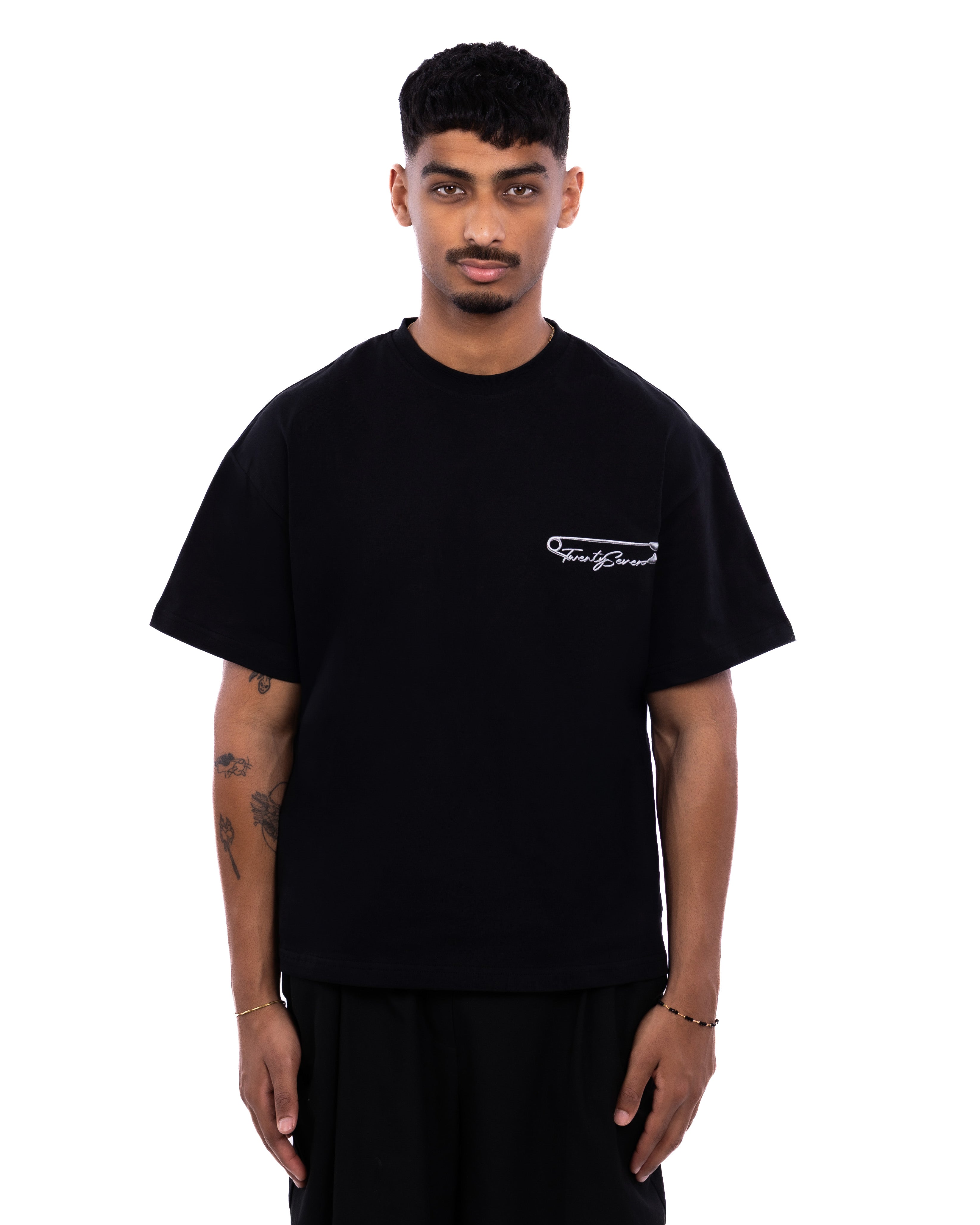 BLACK PIN TEE